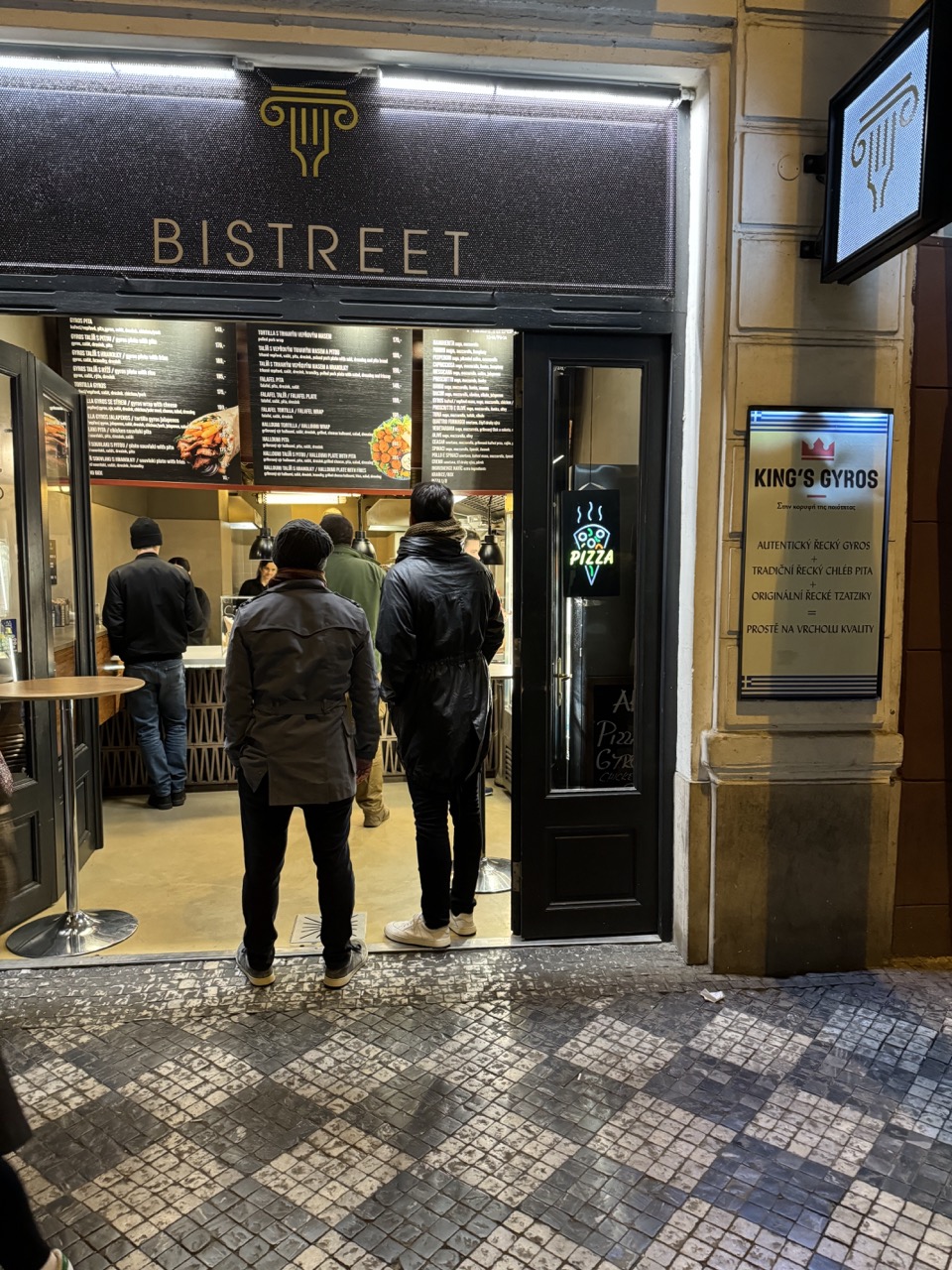 Hovorim dvere dokorán