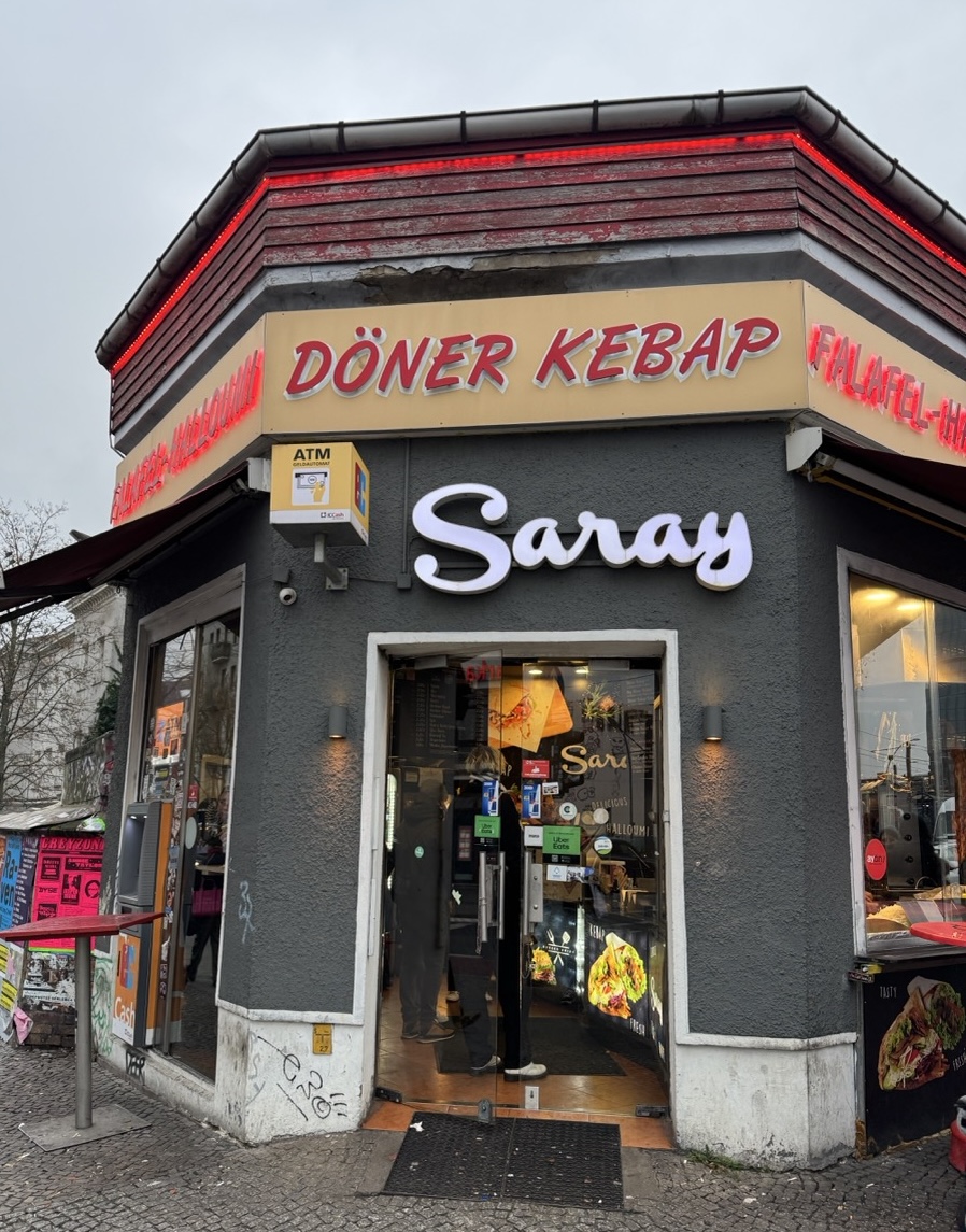 Akože z vonka to kričí kebab