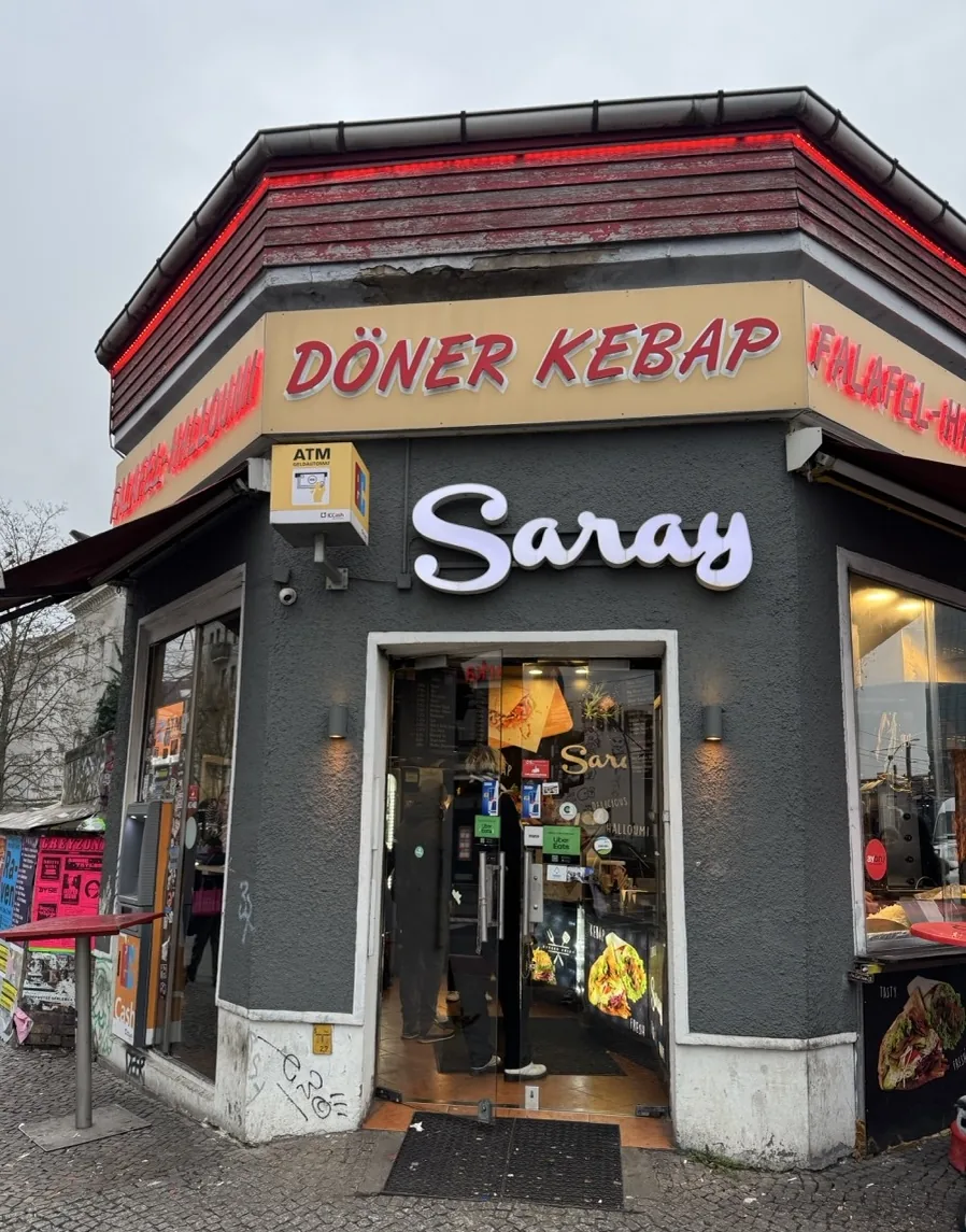 Akože z vonka to kričí kebab